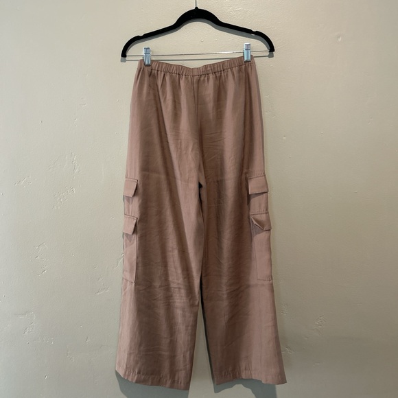 Abercrombie & Fitch tan taupe cargo pants with drawstring waist - Picture 3 of 3